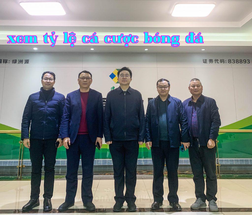 Bí thư Đảng ủy và Giám đốc Sở Dịch vụ Tài chính Địa phương đến thăm và hướng dẫn công việc tại công ty của chúng tôi.