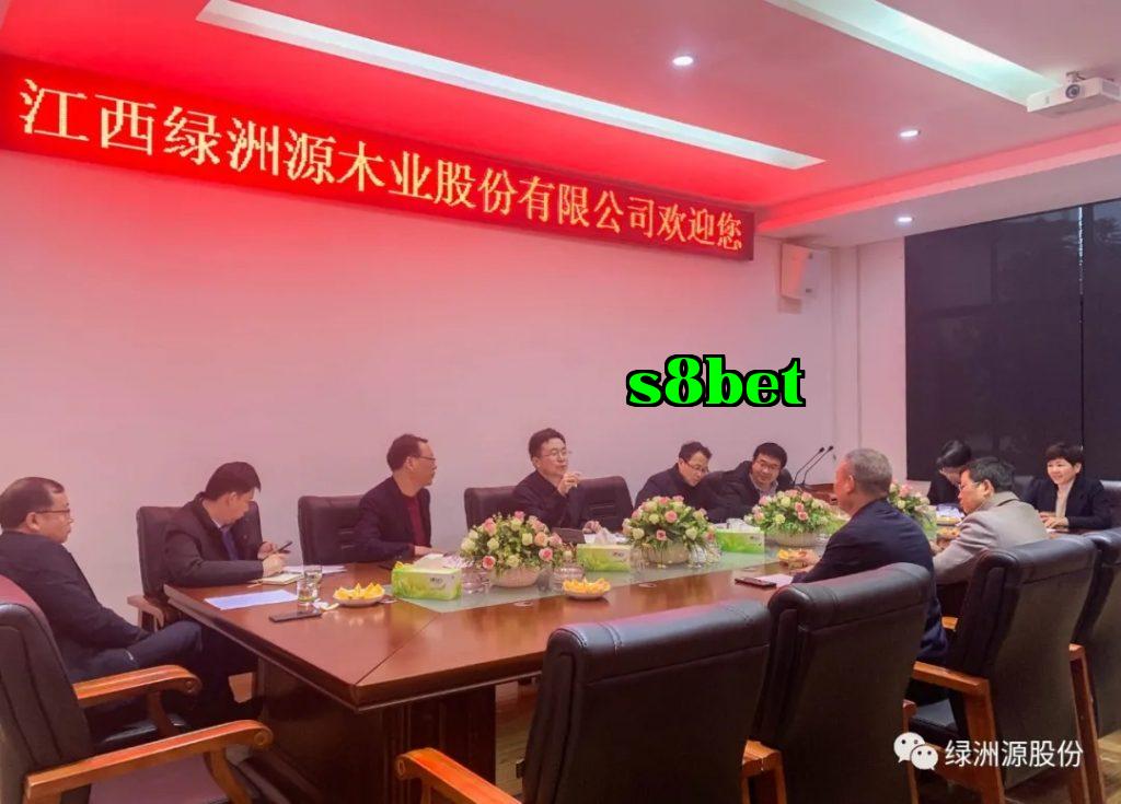 Bí thư Đảng ủy và Giám đốc Sở Dịch vụ Tài chính Địa phương đến thăm và hướng dẫn công việc tại công ty của chúng tôi.