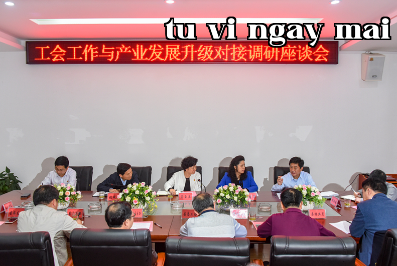 Ủy viên Thường vụ Thành ủy Gia An, Chủ tịch Công đoàn Thành phố Tào Ngọc Lan đến thăm và hướng dẫn công việc tại công ty của chúng tôi.